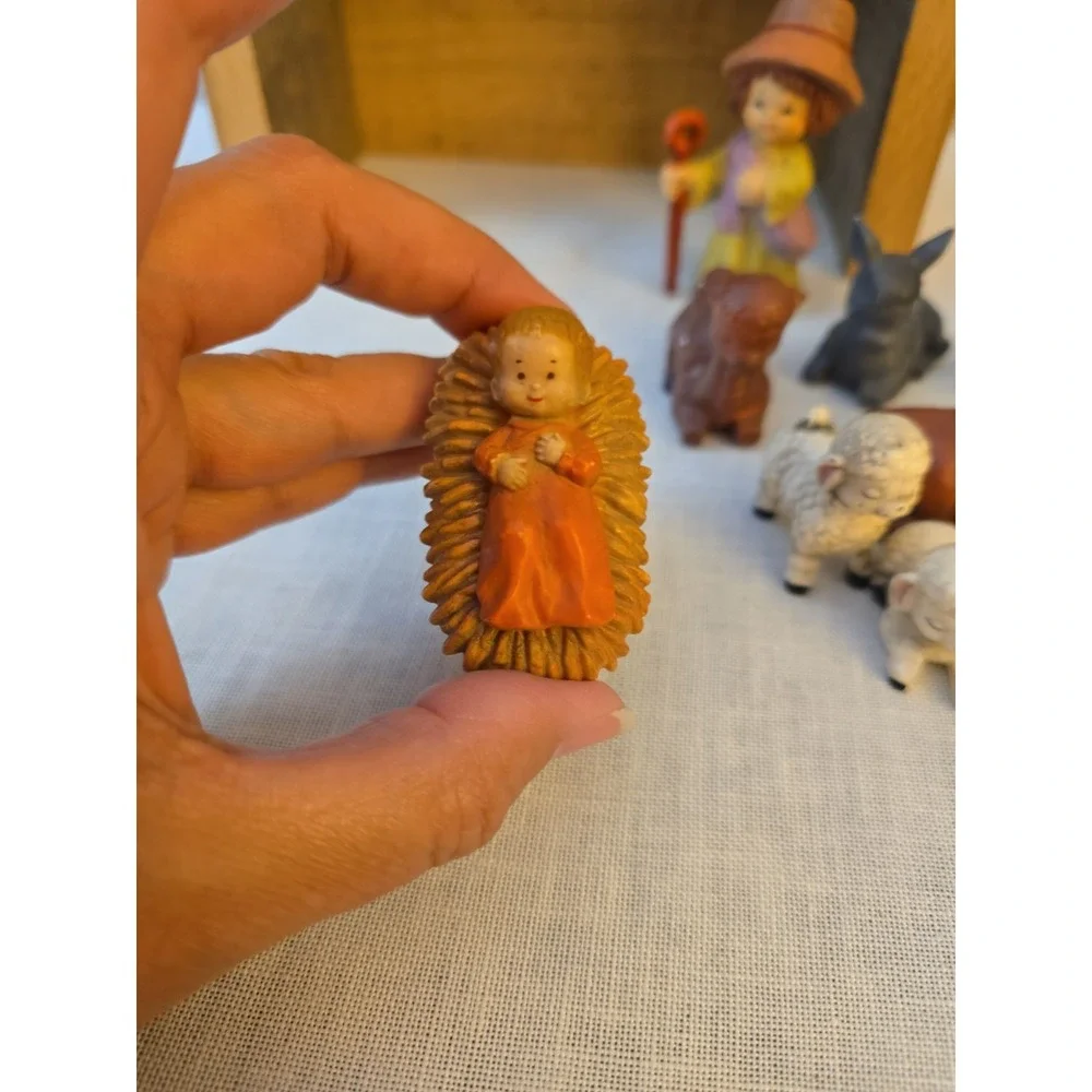 Vintage Nativity Set with Stable And 13 Figurines